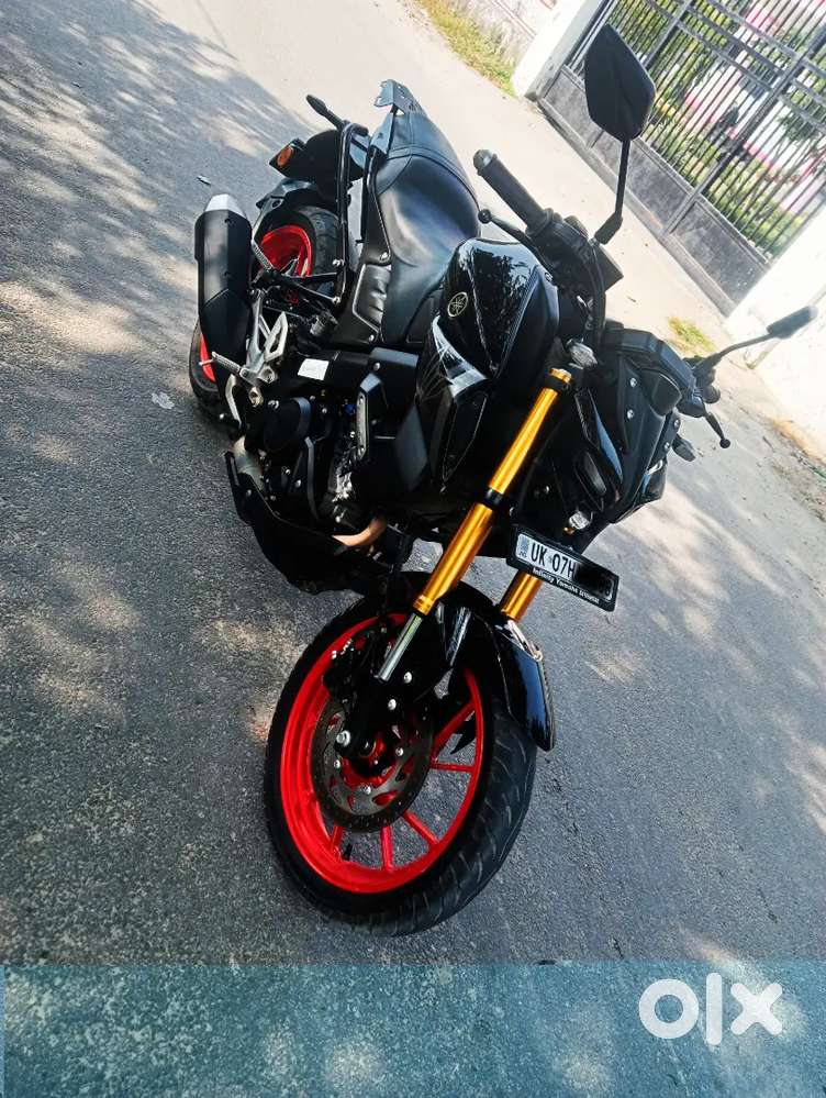 New bike 1 owner 1 party insurance 8 mhine old service dn 2 no chabi h