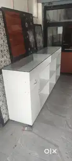 HUGE 8 FEET COUNTER - 8 FEET GLASS COUNTER