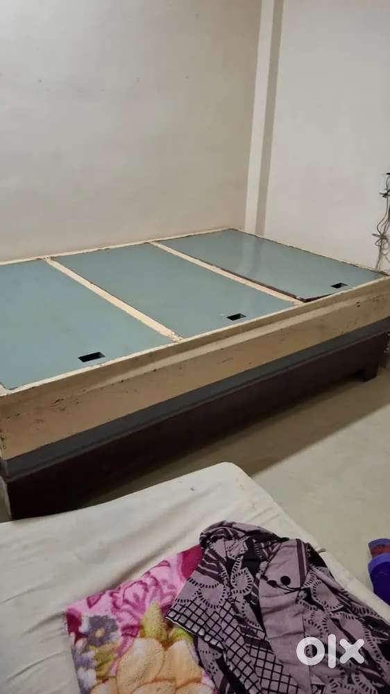 Used Iron bed/peti with storage