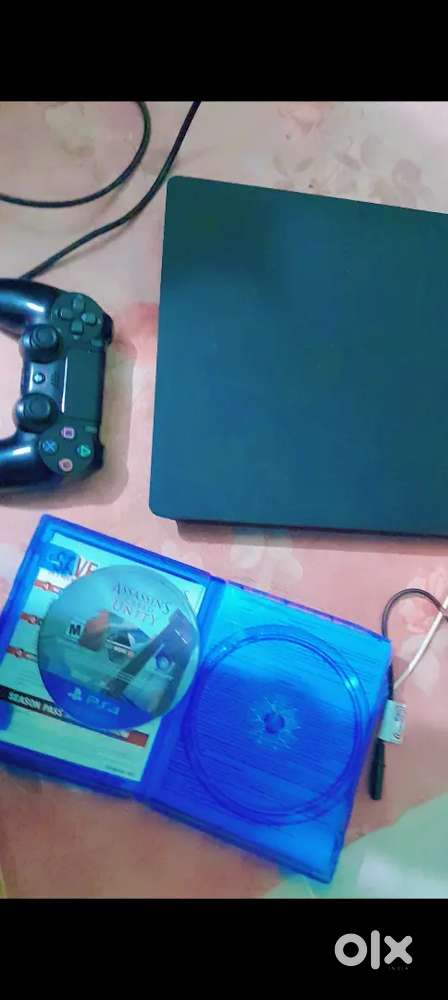 PS4 Slim - In mint condition