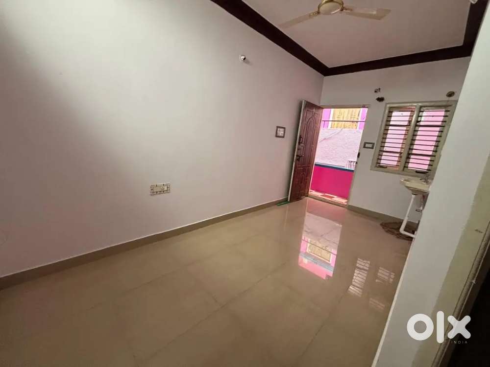 Hebbal 2nd stage house for rent in 2nd floor 1bhk