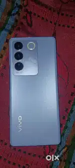 Vivo V27 front glas crack  bil box with original charger