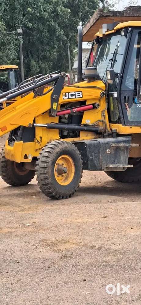 JCB3DXHP74