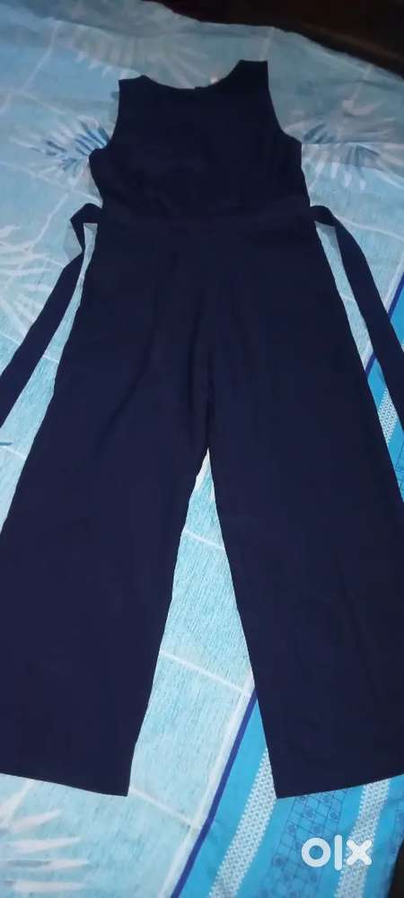 Jumpsuit looking like a wow