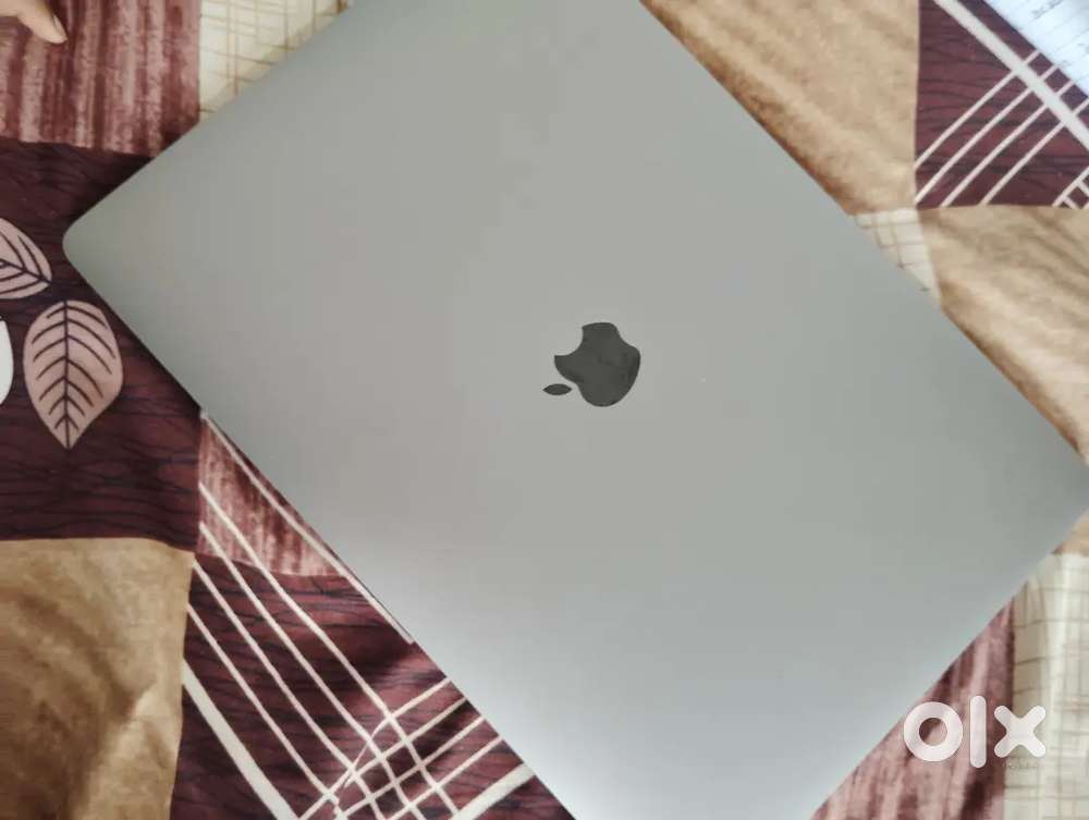 Apple Macbook pro  i7/16/512/5.5 gb graphics card