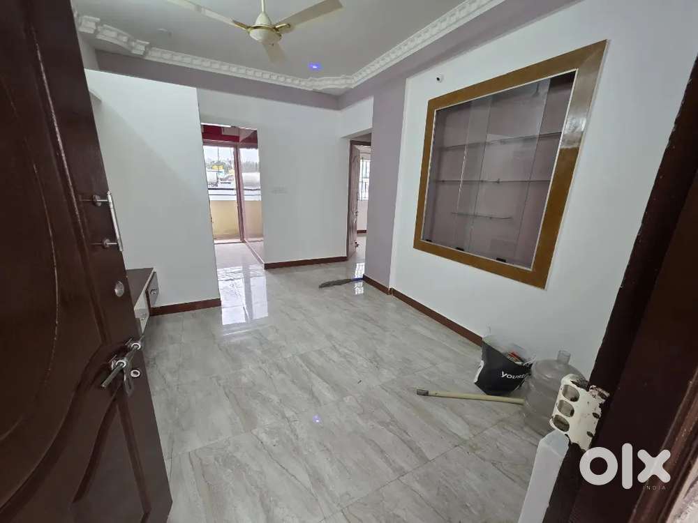 Good 2BHK in 5th floor in apartment with lift and 2 wheeler parking