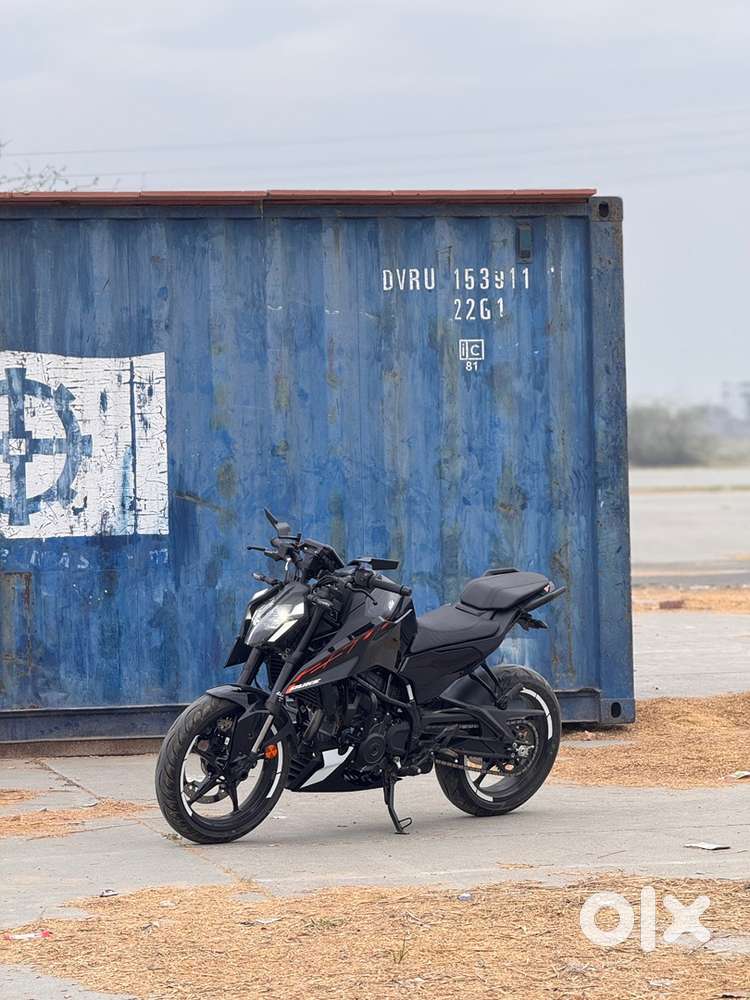 Duke 250 (2024/2025 Jan) Just 2.9K km driven