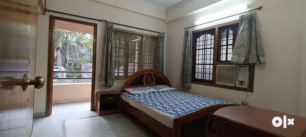 FULLY FURNISHED 3BHK FOR RENT IN BANJARA HILLS ROAD NO-12