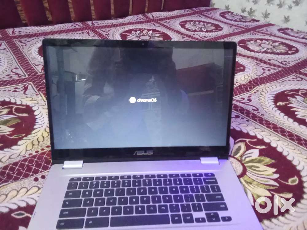 Asus chromebook good condition with touch screen bill charger less use