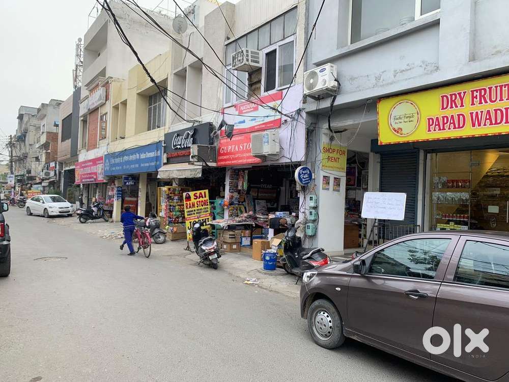 1 Shop 230sq with 8 ft Varanda Available in Green Avenue Market