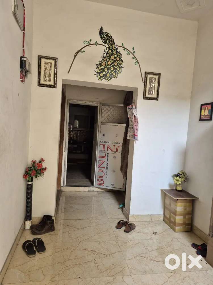 1bhk here.Only vegetarian boys allow.CA,PSC,NEET students live here.