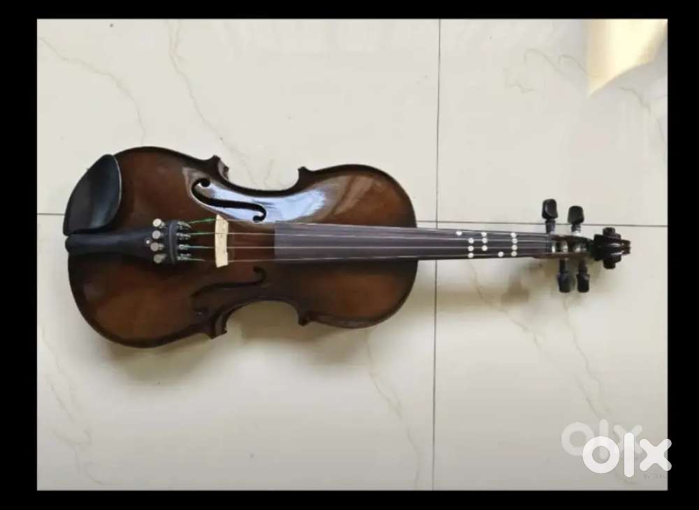 Brnad new full size (4/4) Violin with bow and bag