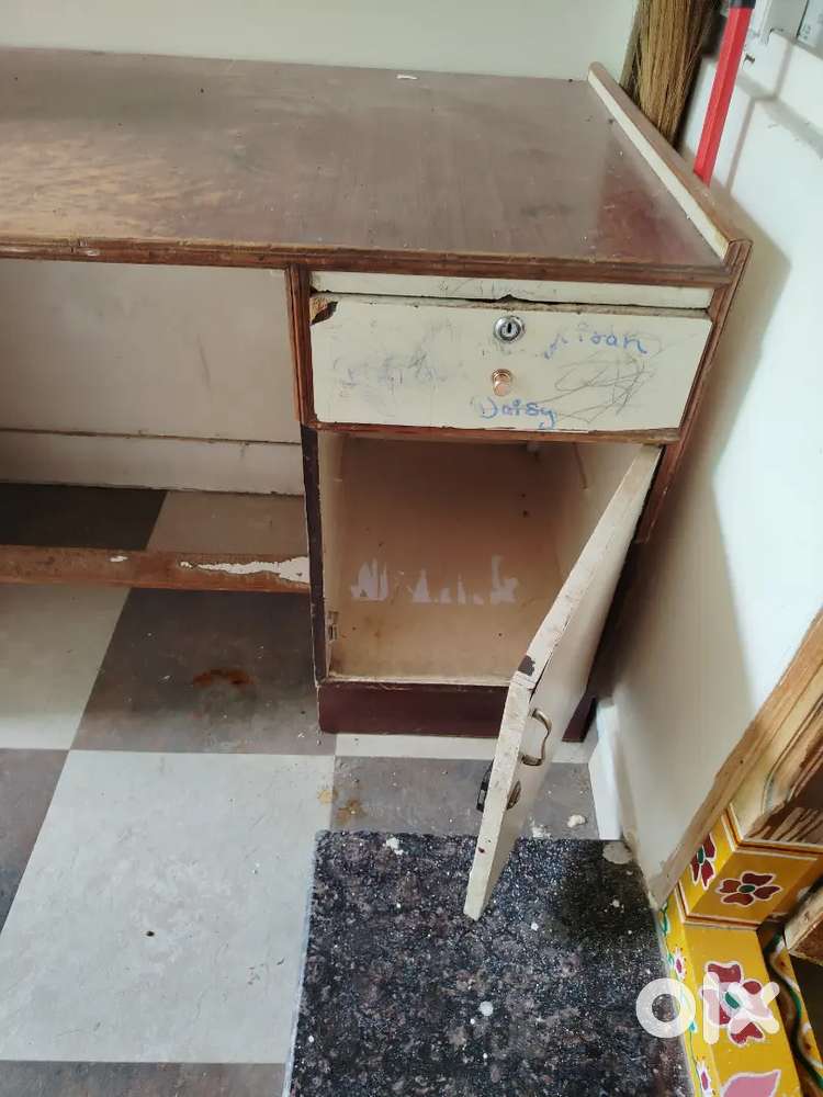 Computer  table