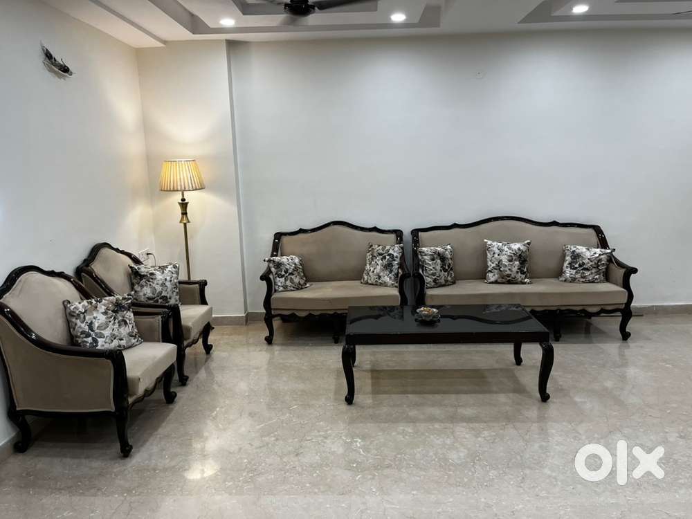 7-seater sofa set with center table