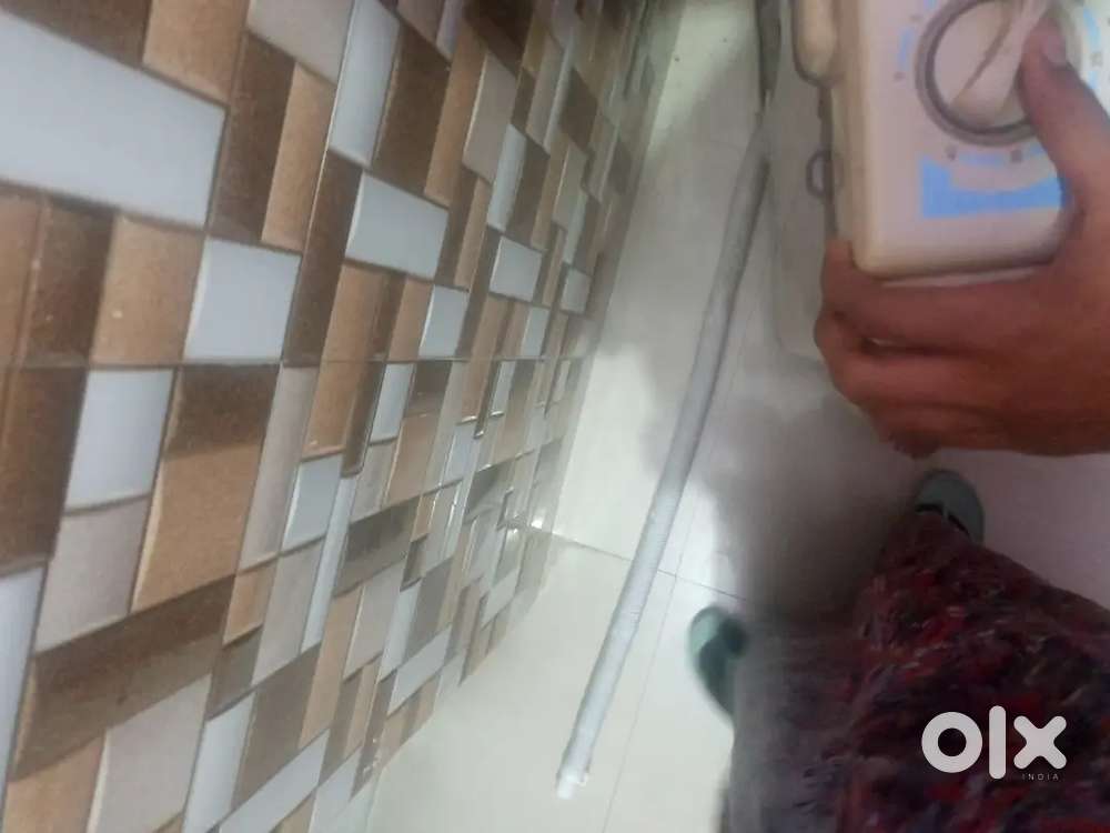 Achhi he jayada chli nhi he but purani he 1 saal