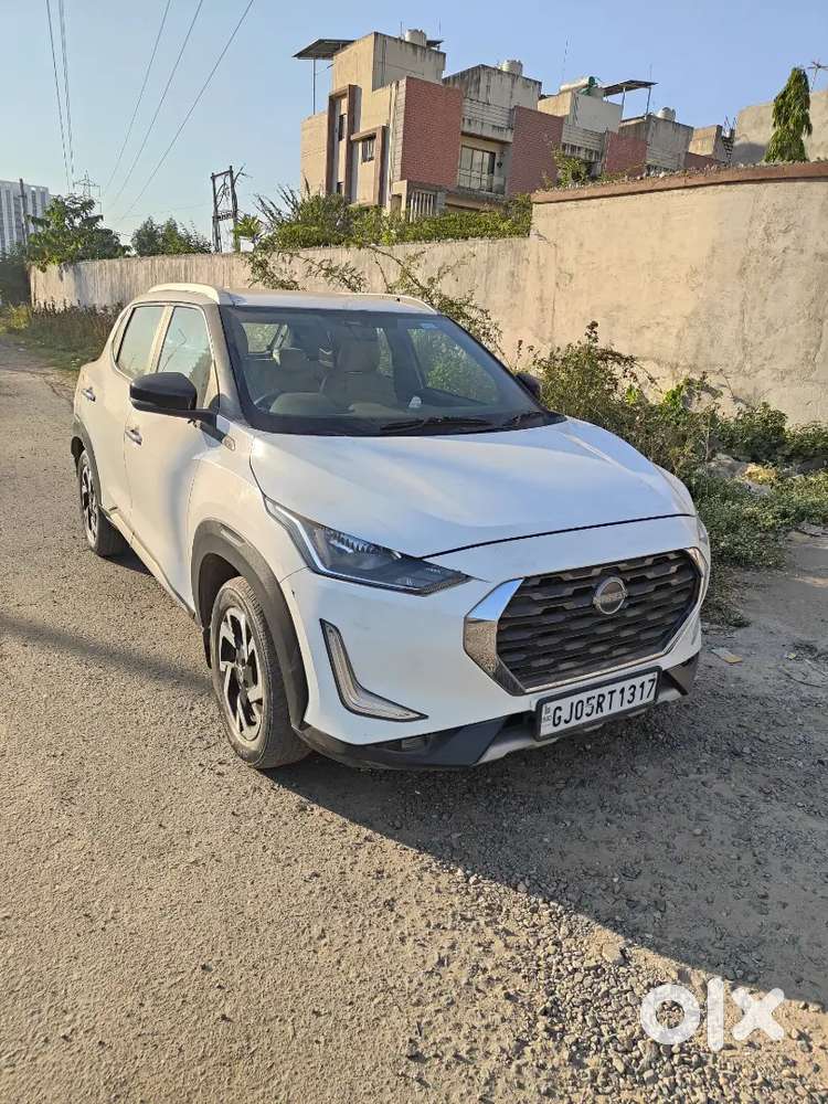 Nissan megnite petrol with CNG second top model