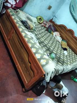 Wooden bed sell