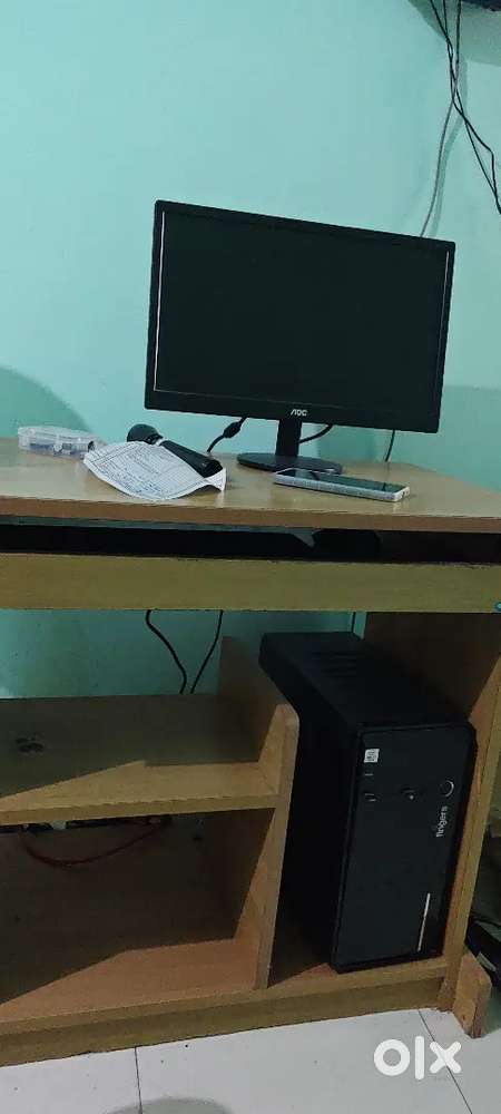 Computer table