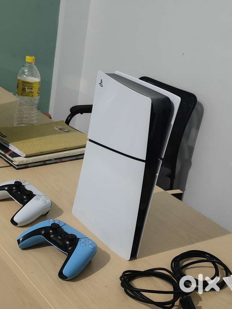 Ps5 digital with pre installed fifa 25 & 2 controller