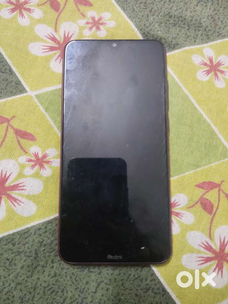 Redmi8 ,Dual sim, red colour,6 years old,4 / 64 GB ,Octa-core 2.01GHZ,