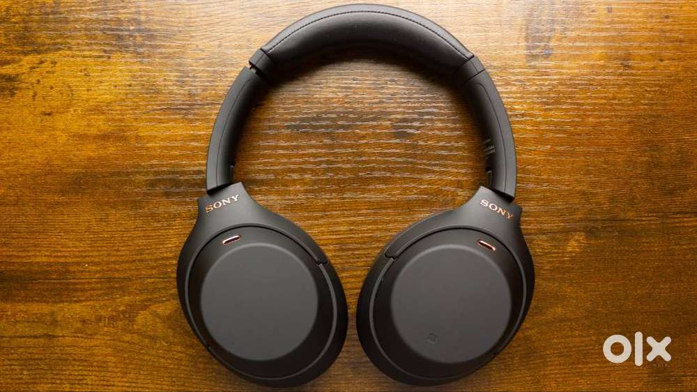 Sony XM4 Wireless Headphones Black with Carry Case for 10990