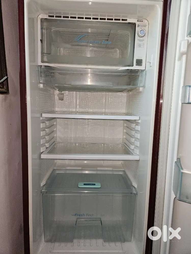 SAMSUNG REFRIGERATOR (MODEL YEAR RA19)