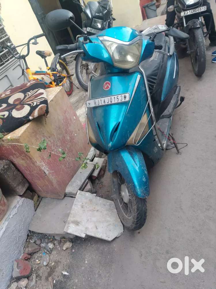 35-40 chalti hai signal charge par Gadi me wairing ki problem h