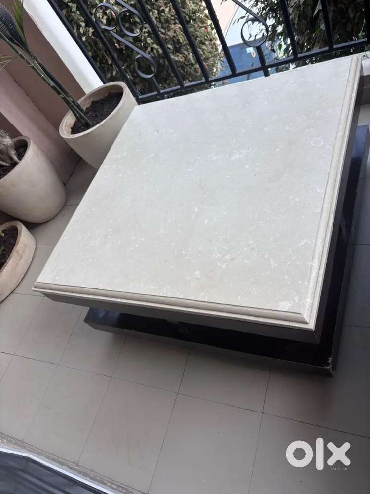 Marble table for sale 3*3 feet