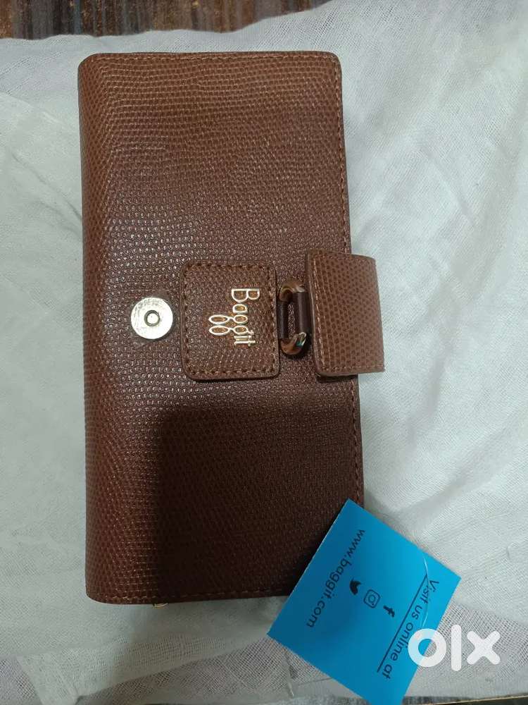 New unused Branded Women Purse Wallet Clutch