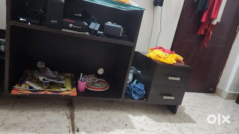 Tv rack with drawers