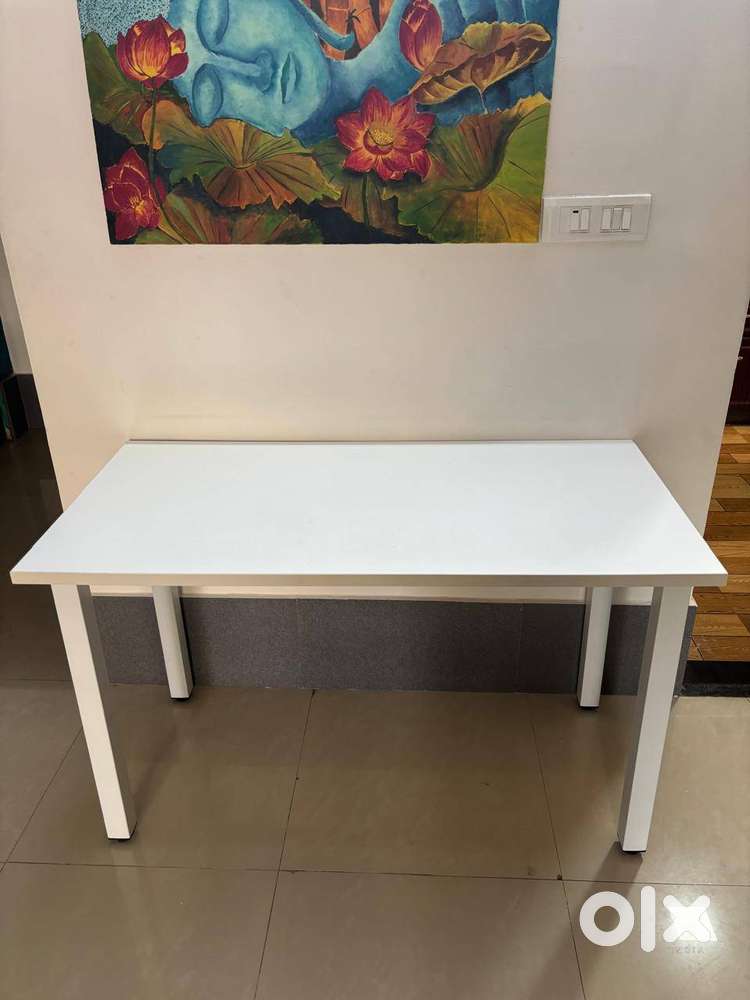 Work/Study Table – Sturdy Metal Frame, Great Condition!