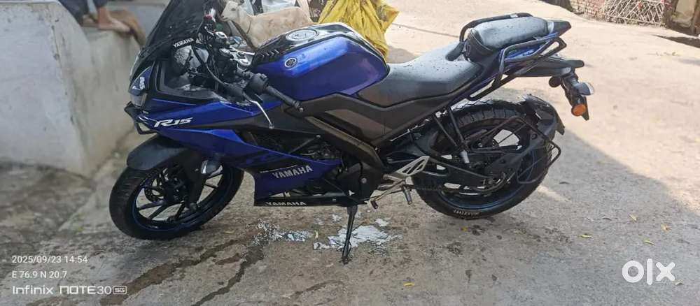 R15 2019 मॉडल