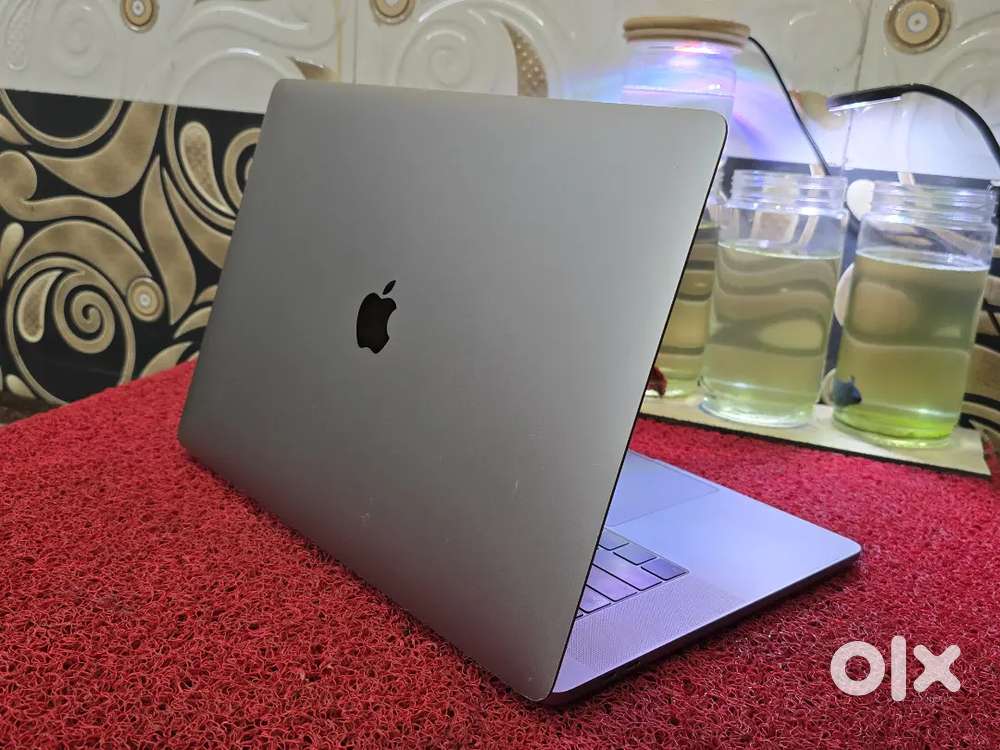 Apple Macbook Pro i7/16/256gb SSD 5.5gb Graphics 15inch Retina Display