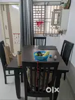 4 seater dinning table