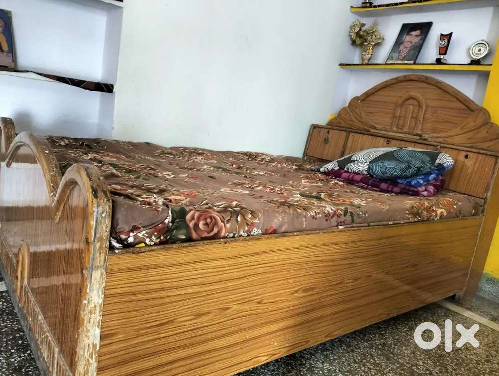1.5 less than double bed ,diwan bed price 5,000 urgent