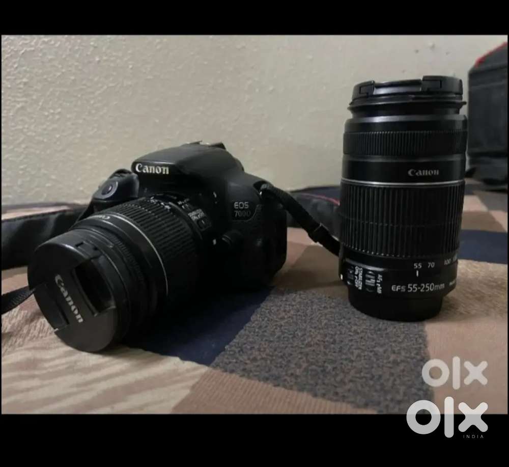 Canon 700d with double lens