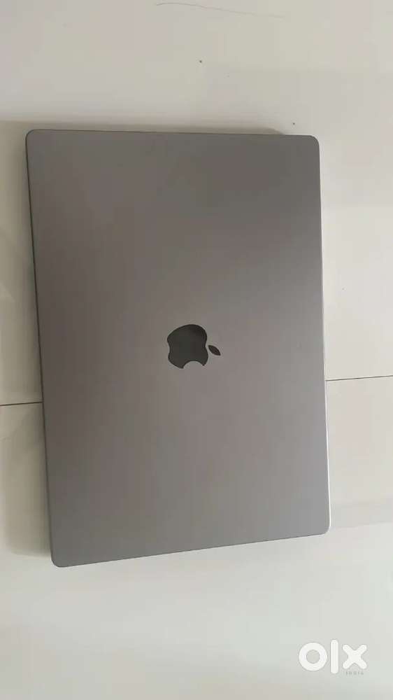 Macbook pro M2 pro 16inch 512 16gb with apple care plus sep 2026