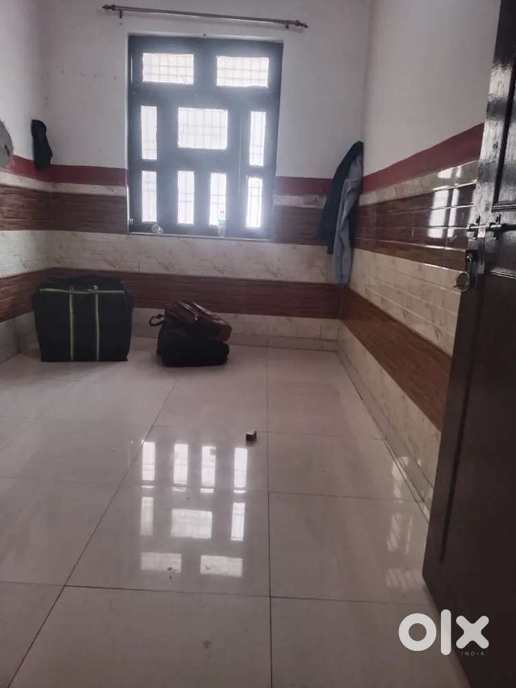 NEED ONE ROOM PARTNER .  IN STUDENT/ GIRLS/BOYS