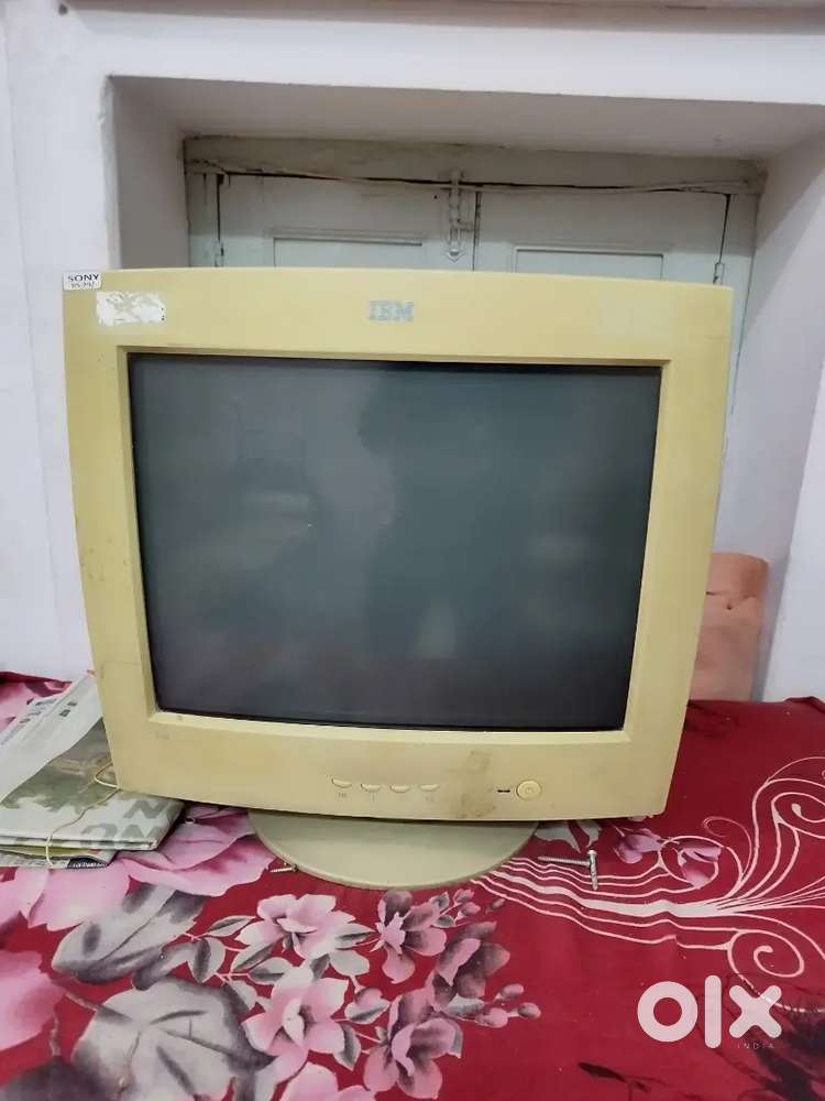 monitor, mouse, keyboard, and table without CPU