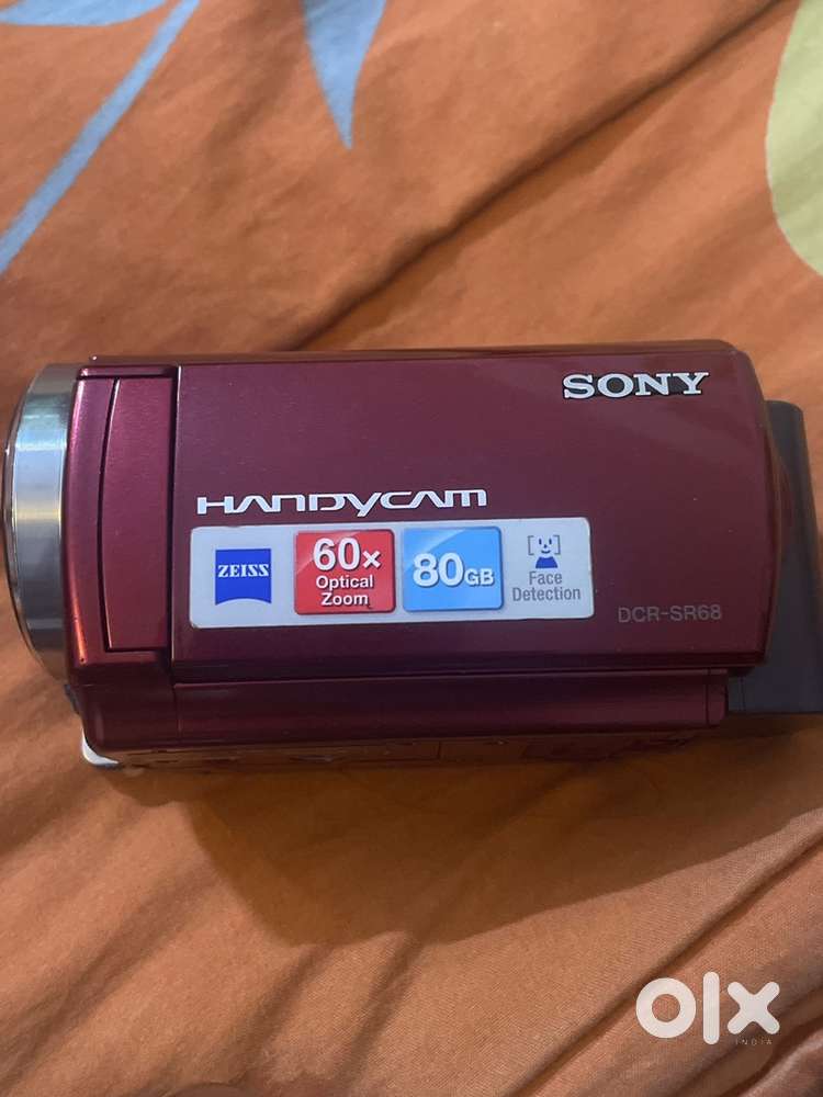 Sony Handycam DCR-SR68. Red.