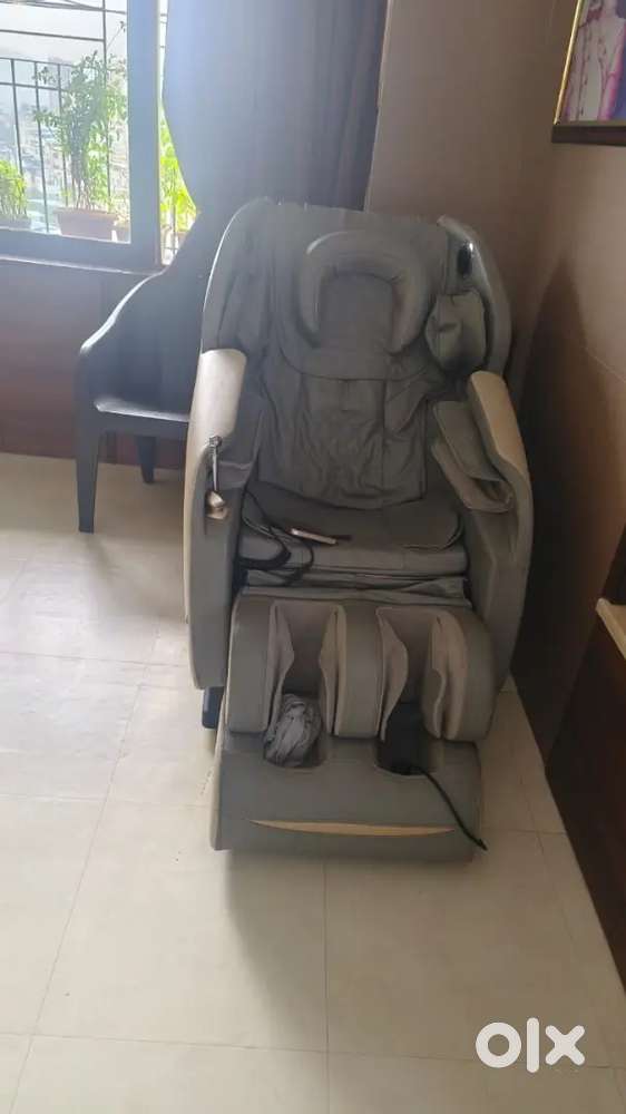 Massage chair / vaccum cleaner