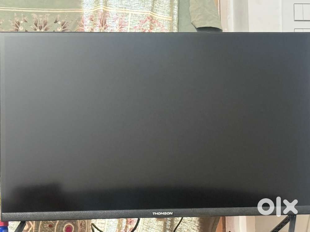 Brand new 2 month old Thomson 32 inch Linux smart Led TV