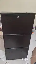 Metallic shoe rack