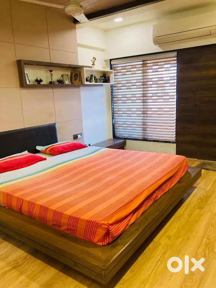 Luxurious 3 bhk full furnished high rise flat near Alap Green City