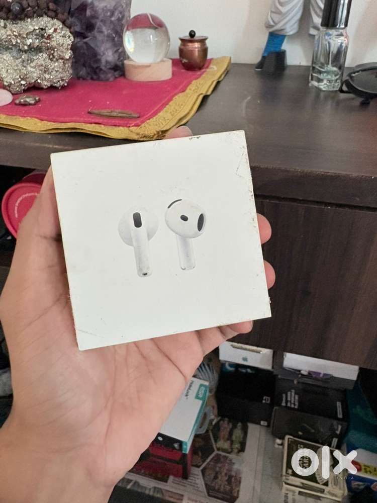 Airpods 4 ( warranty available)