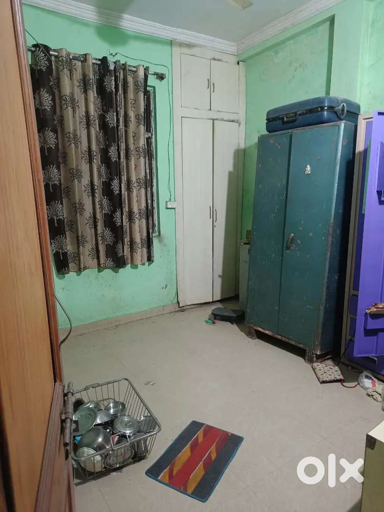 With main road and st Aloysius school nearby