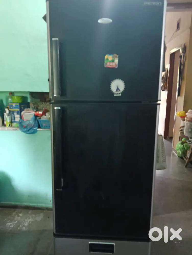 2 door whirlpool fridge only for ₹8000