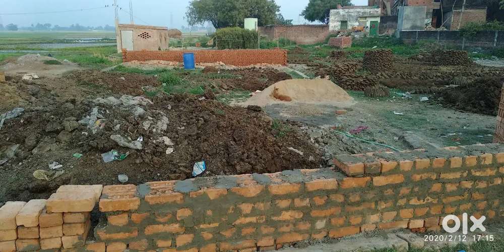 Plot in Parorwa Mughalsarai