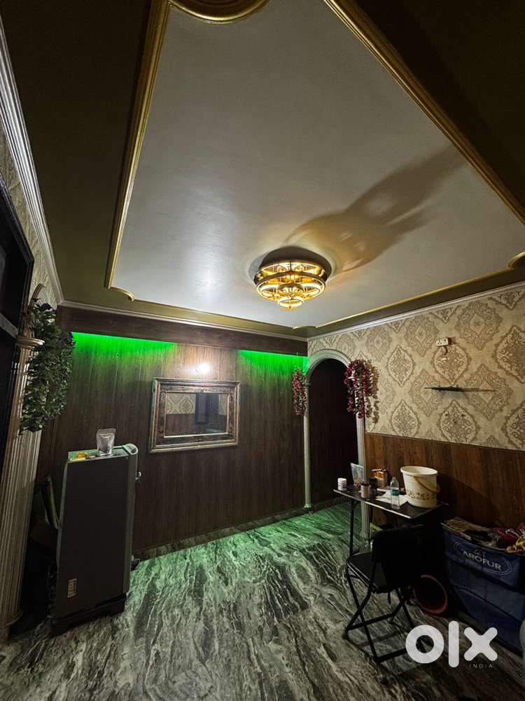 Looking for decent flatemate in 3 bhk near metro, 1 person in 1 room