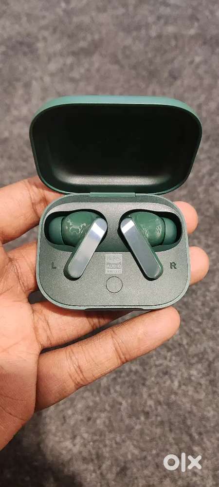 Motorola Moto Buds Bass (Green, True Wireless)  Barely Used